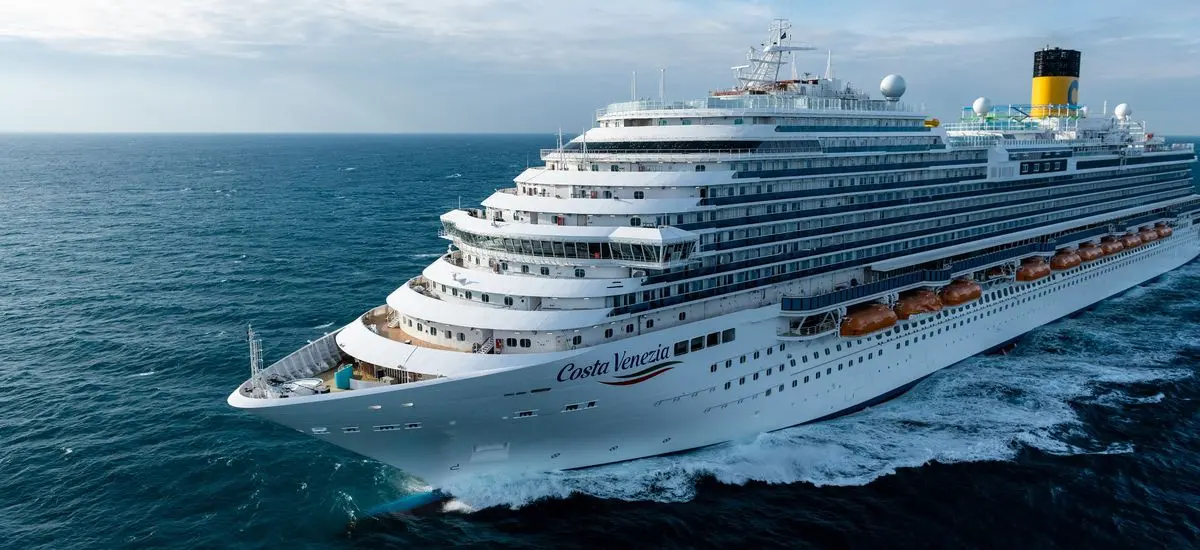 Grand paquebot pour croisière longue